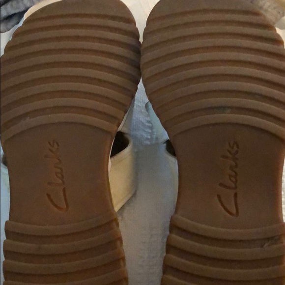 Cream and White Clark’s Sz 7M - Picture 3 of 3